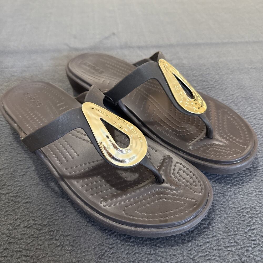 Crocs Wedge Sandal Women SZ 9 Sanrah Metallic Espresso Comfort Flip Flop
